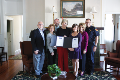 Rev. Mike Davis, Kiwanis President; Dr. Barbara Thomas, WCBoE Superintendent; and Dr. Russ Chesser, WCHS Principal present STAR Teacher to Sue Youngblood. Bristal Thompson, awarded STAR Student, was joined by her parents Dawn and Ricky Thompson.