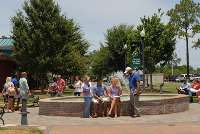 Students-at-Fountain